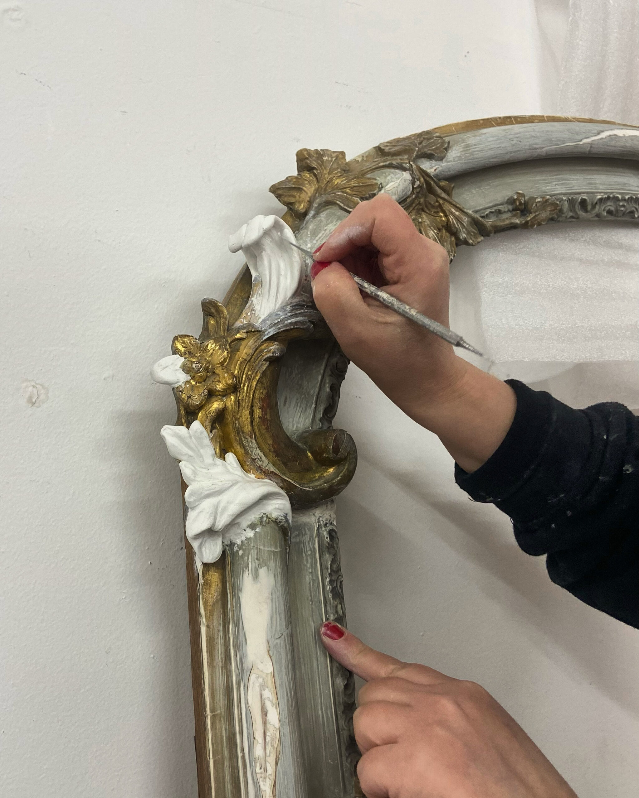 MBMC STUDIOS_LONDON STUDIO_RESTORATION_ANTIQUE MIRROR_FRAME REPAIR AND RESTORATION_WORK IN PROGRESS_DETAIL SHOT_LOW RES